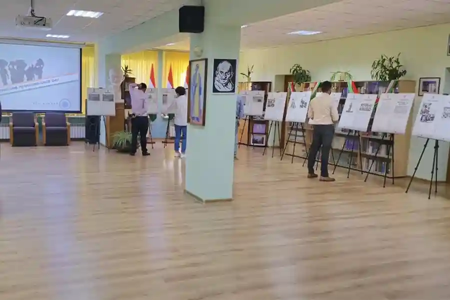 Стенд для фотовыставки